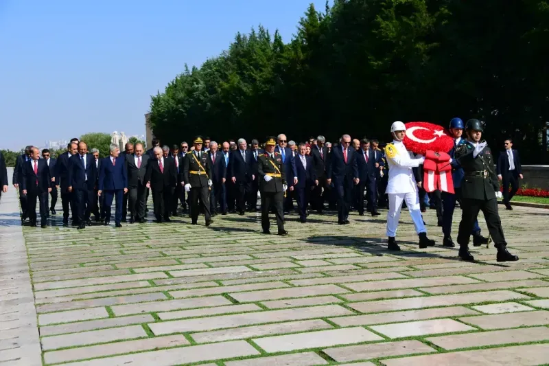 İYİ Parti Genel Başkanı Dervişoğlu, Anıtkabir'deki törene katıldı