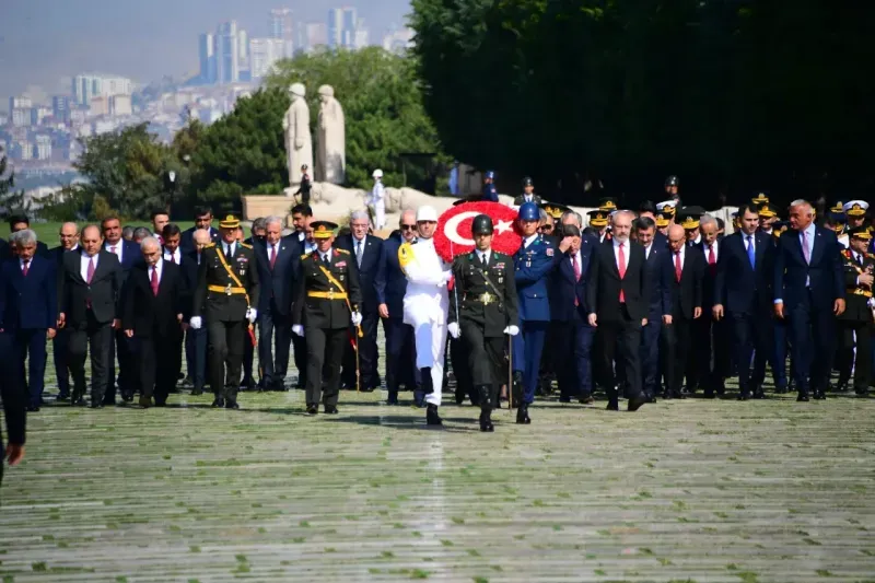 İYİ Parti Genel Başkanı Dervişoğlu, Anıtkabir'deki törene katıldı