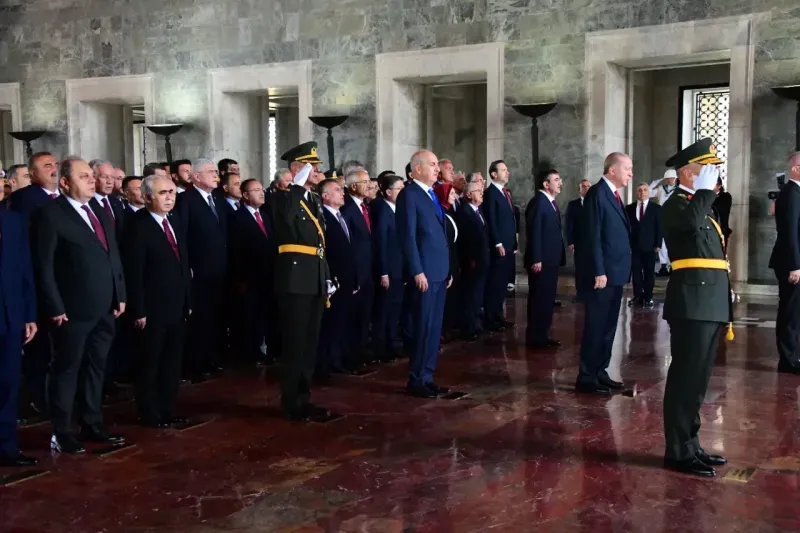 İYİ Parti Genel Başkanı Dervişoğlu, Anıtkabir'deki törene katıldı