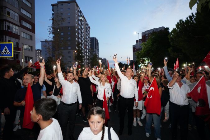 Beylikdüzü’nde 30 Ağustos coşkusu Zeynep Bastık’la yaşandı