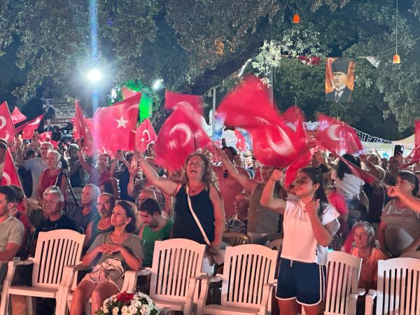 Burhaniye Festivalinde 30 Ağustos Zafer Bayramı coşkusu