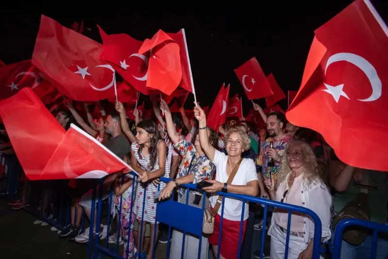 500 dron Körfez’de görsel şölen yaşattı