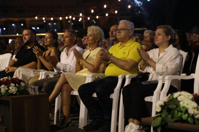 Burhaniye’de festival rüzgar gibi geçti