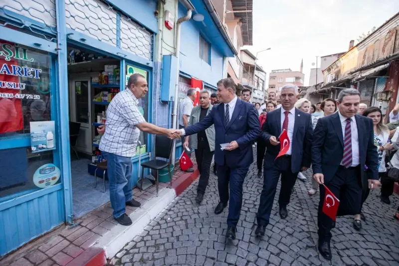 Başkan Tugay, 88. Uluslararası Bergama Kermesi’ne katıldı