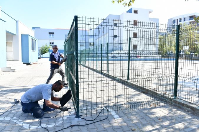 Çiğli’de okullara bakım ve onarım desteği