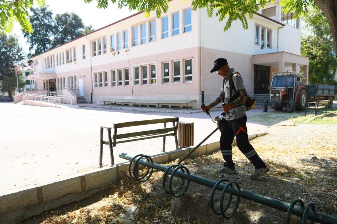 Efes Selçuk’ta okullarda temizlik alarmı