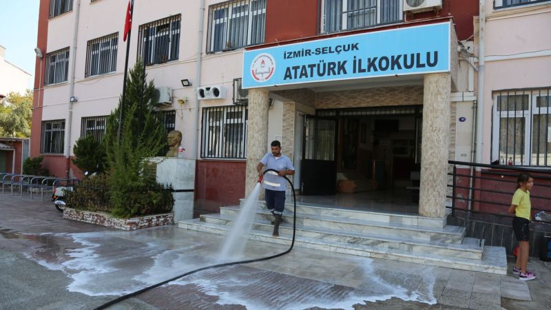 Efes Selçuk’ta okullarda temizlik alarmı