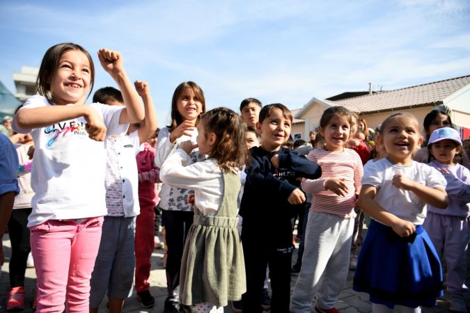 Bornova Belediyesi’nden ailelere büyük destek