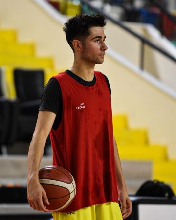 Eren Çapraz, altyapıdan ana kadroya seçilen ilk basketbolcu oldu