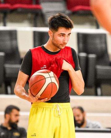 Eren Çapraz, altyapıdan ana kadroya seçilen ilk basketbolcu oldu