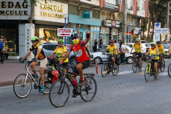 Burhaniye Bisiklet Festivali yoğun katılımla başladı