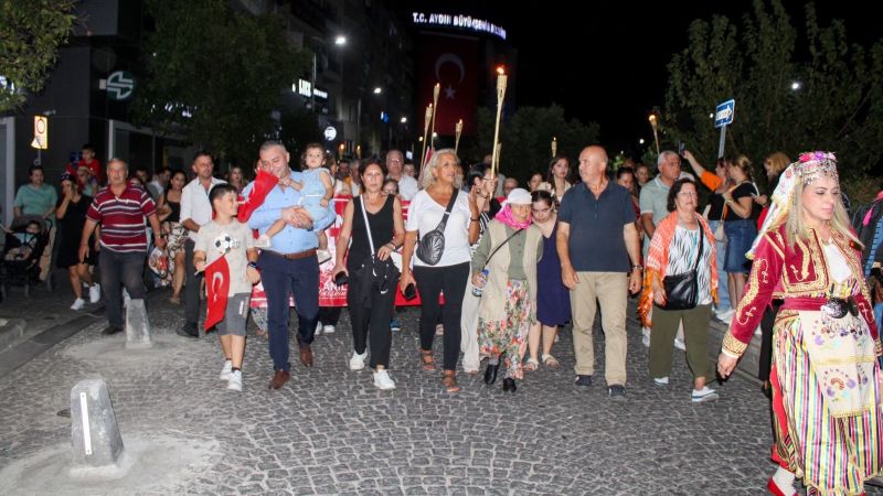 Özgür ruhlu Efeler bağımsızlık gününü coşkuyla kutladı