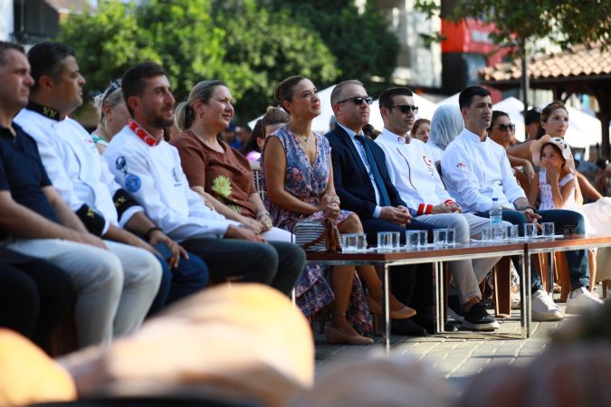 EFEST’TE işinin ehli ustalar, yetenekli çocuklar, coşkulu sahneler