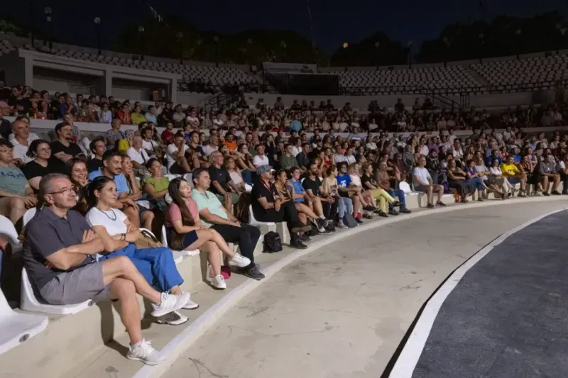 İEF Çim Konserleri’nde Derya Bedavacı’yla İzmir rüzgarı