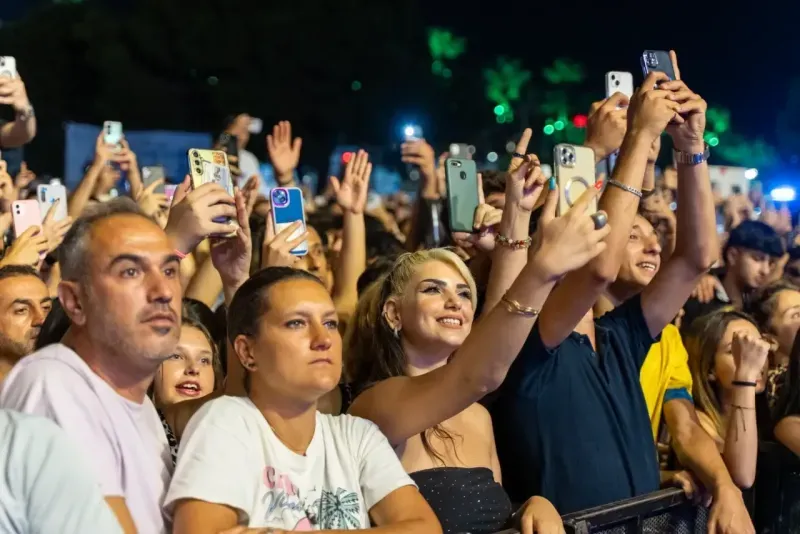 Kültürpark’ta coşku Can Gox ve Sakiler ile devam etti