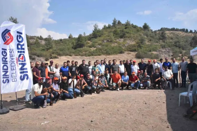 Sındırgı’da tek kurşun atış yarışması yoğun ilgi gördü