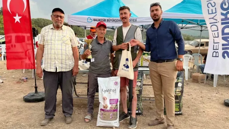 Sındırgı’da tek kurşun atış yarışması yoğun ilgi gördü