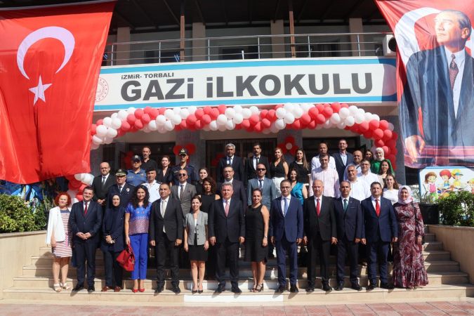 İzmir’de 2024-2025 Eğitim Öğretim Yılı coşkuyla başladı