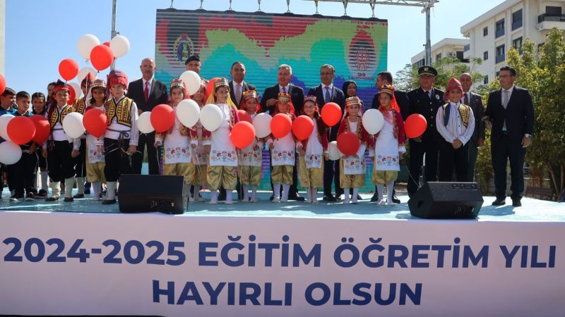 İzmir’de 2024-2025 Eğitim Öğretim Yılı coşkuyla başladı