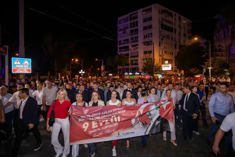 İzmir kurtuluşun 102’inci yıl dönümünde tek ses