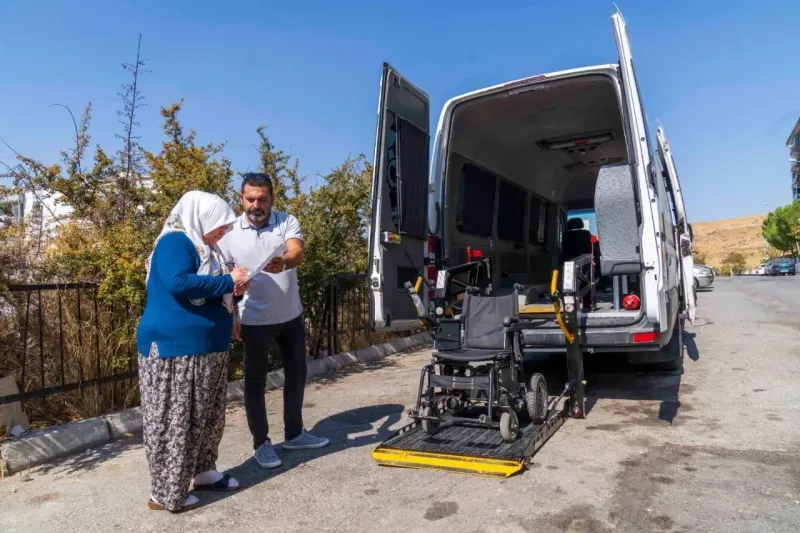 Yangın mağduru, tekerlekli sandalyesine kavuştu