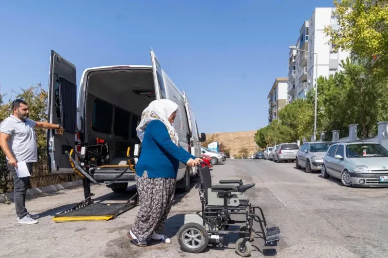 Yangın mağduru, tekerlekli sandalyesine kavuştu