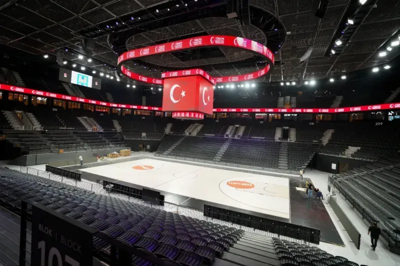 İmamoğlu, TBF Başkanı Türkoğlu ile birlikte Basketbol Gelişim Merkezi’ni gezdi