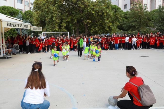 İlköğretim Haftası Burhaniye’de Düzenlenen Törenle Kutlandı