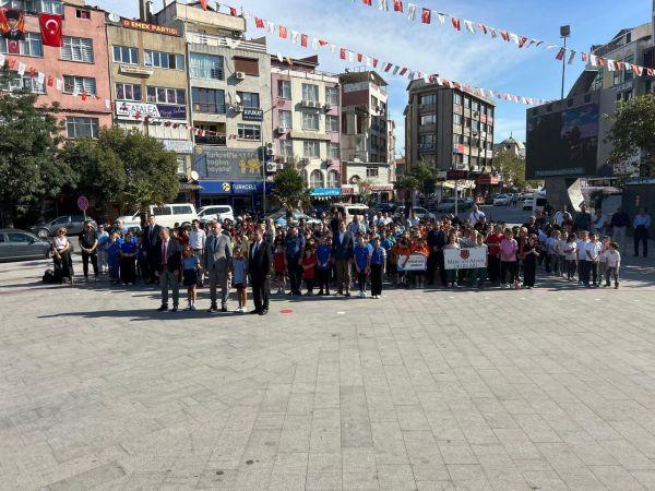 İlköğretim Haftası Burhaniye’de Düzenlenen Törenle Kutlandı