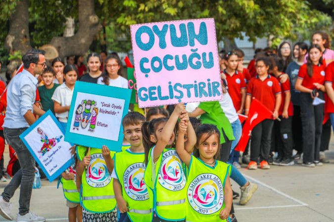 İlköğretim Haftası Burhaniye’de Düzenlenen Törenle Kutlandı