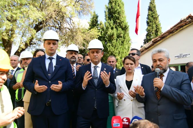 Özgür Özel’in Bornova mesaisi Cami açılışıyla başladı