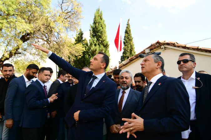 Özgür Özel’in Bornova mesaisi Cami açılışıyla başladı