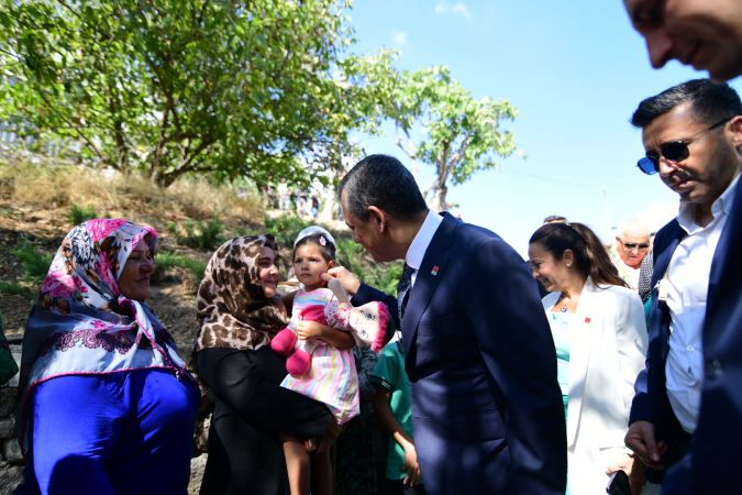 Özgür Özel’in Bornova mesaisi Cami açılışıyla başladı