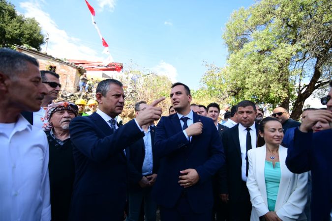 Özgür Özel’in Bornova mesaisi Cami açılışıyla başladı