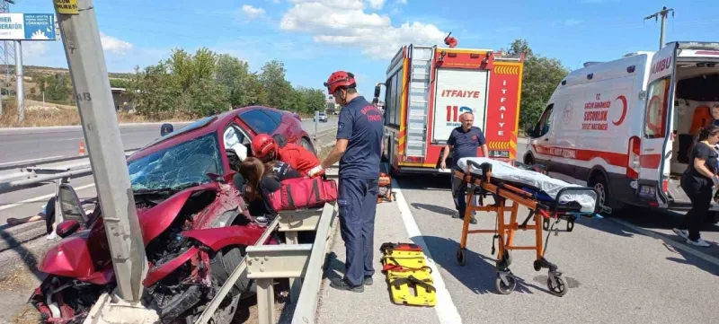 Susurluk’ta otoyolda trafik kazası.. Orta refüje çarptı..