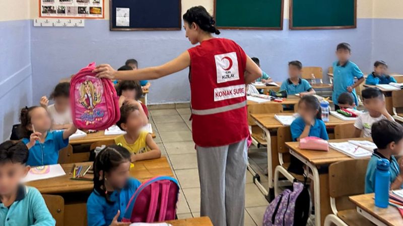 Kızılay Konak Şubesi’nden ilköğretim öğrencilerine destek...