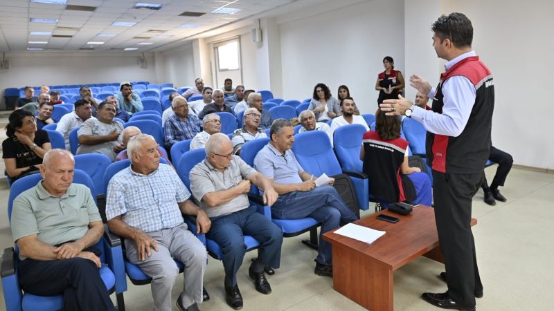 İzmir'in Menderes ilçesinde yeni tarım destekleme modeli üreticilere anlatıldı