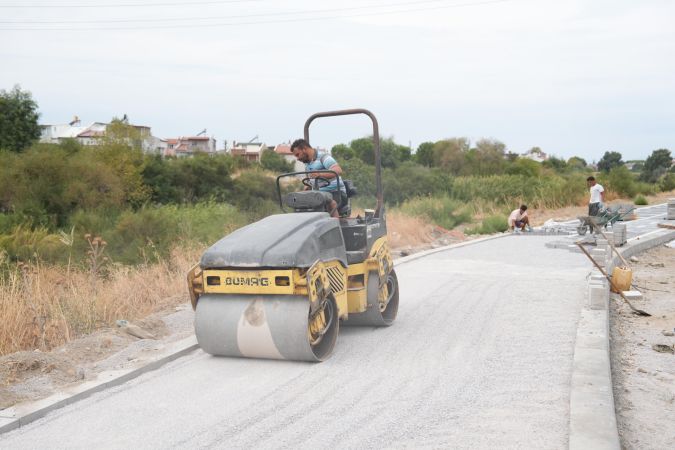 Belediye Burhaniye'nin yollarını yeniliyor