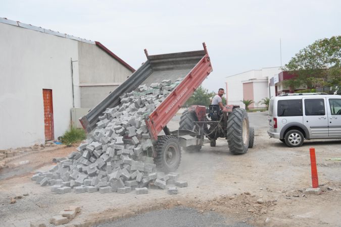 Belediye Burhaniye'nin yollarını yeniliyor