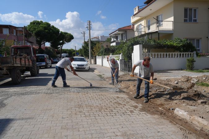 Belediye Burhaniye'nin yollarını yeniliyor