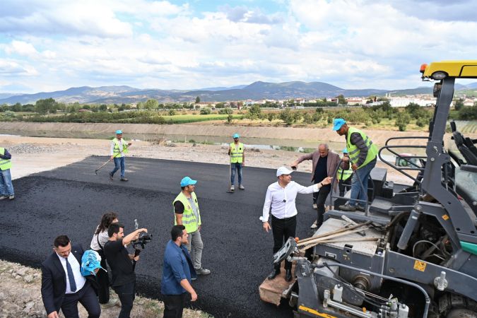 Büyükşehir, ihtiyaç duyulan alanlarda asfalt serim işlemlerini sürdürüyor