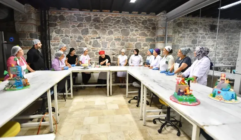 İzmir'in Meslek Fabrikası, pastacılığı A’dan Z’ye öğretiyor