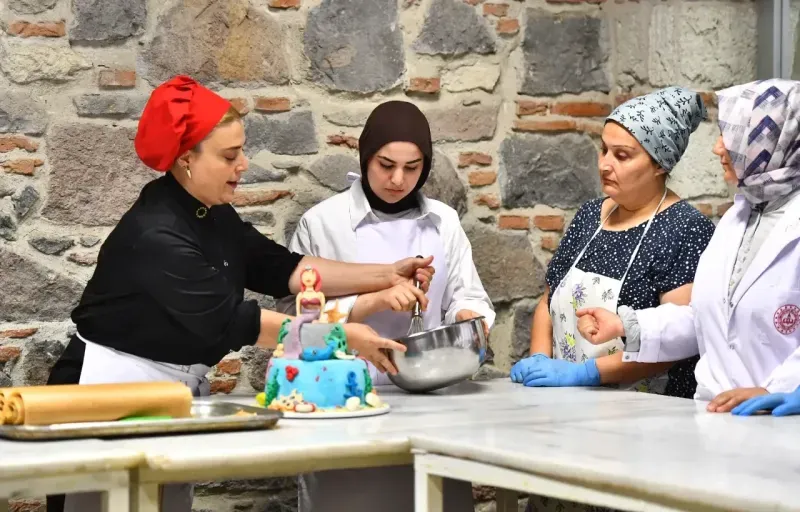 İzmir'in Meslek Fabrikası, pastacılığı A’dan Z’ye öğretiyor