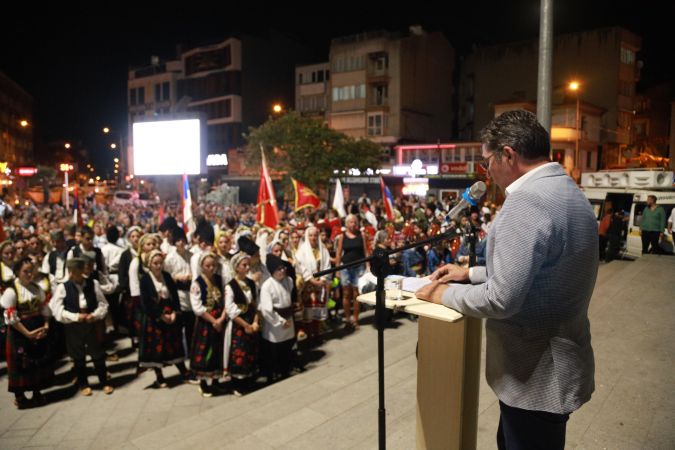 Burhaniye’de Halk Dansı Şenliği rüzgarı esti