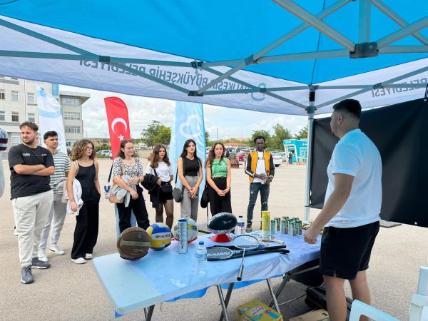 Büyükşehir, Bandırma’da üniversiteliler için bilgilendirme standı açtı