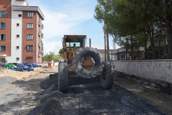 Burhaniye’de yol çalışmaları yaz boyunca hız kesmedi