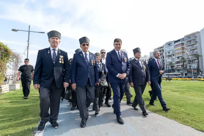 Başkan Tugay, babasının madalyalarıyla kahramanların gününe katıldı