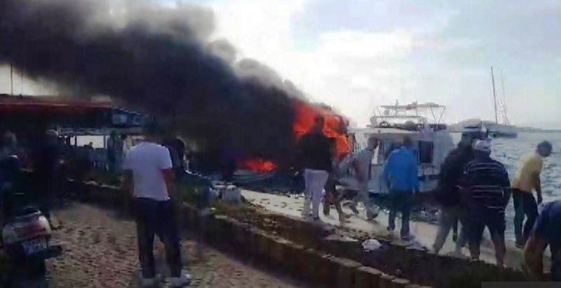 Ayvalık'ta korku dolu anlar.. Gezi teknesi küle döndü