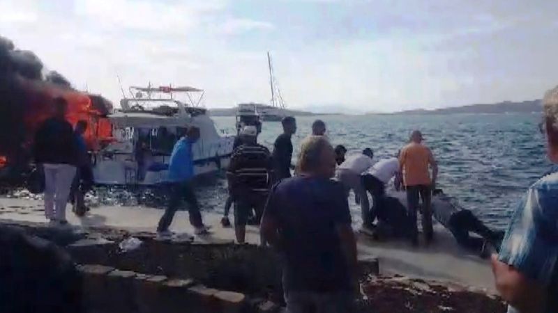 Ayvalık'ta korku dolu anlar.. Gezi teknesi küle döndü