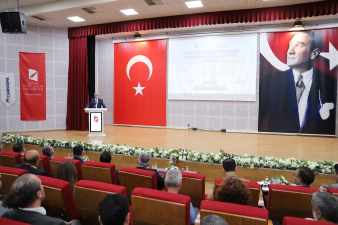 Oryantalist Düşünce Bağlamında Batı Politikaları Tartışılıyor